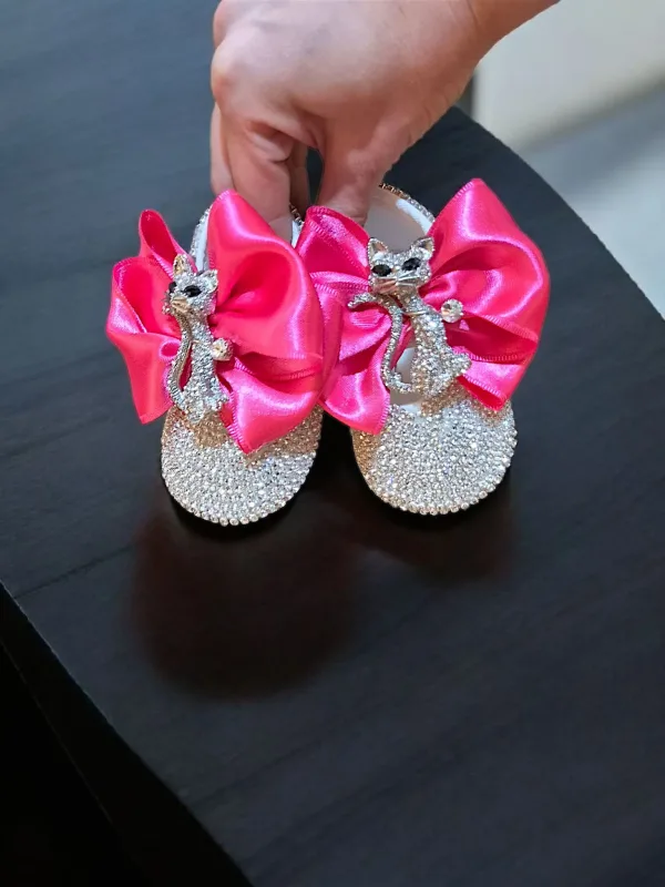 Kedi Figürlü Fuşya Kurdeleli Taşlı Bebek Hediyelik Ayakkabı