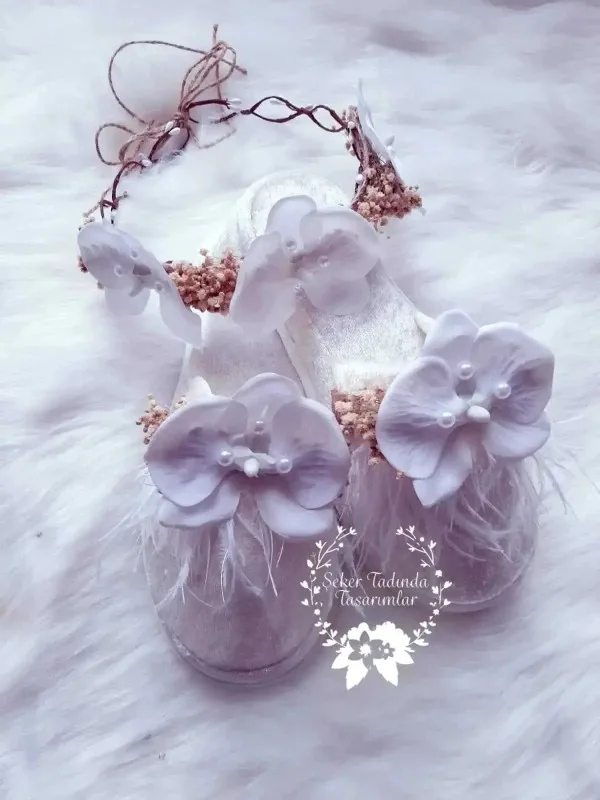 Beyaz Orkide Cipso Taç Terlik Seti