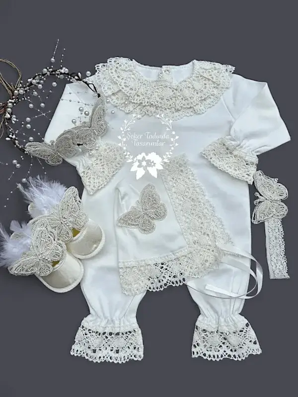 Krem Renkli Kelebek Detaylı Anne Bebek Hastane Çıkış Seti