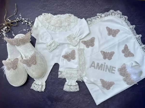 Pudra Renkli Kelebek Detaylı Anne Bebek Hastane Çıkış Seti – Battaniyeli 7 Parça Takım