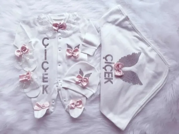 Kurdele Detaylı Tulum ve Battaniye Seti  Yenidoğan Kız Bebek İçin Şık Hastane Çıkışı