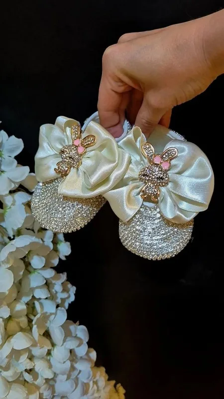 Tavşan Detaylı Taşlı Kız Bebek Hediyelik Ayakkabı