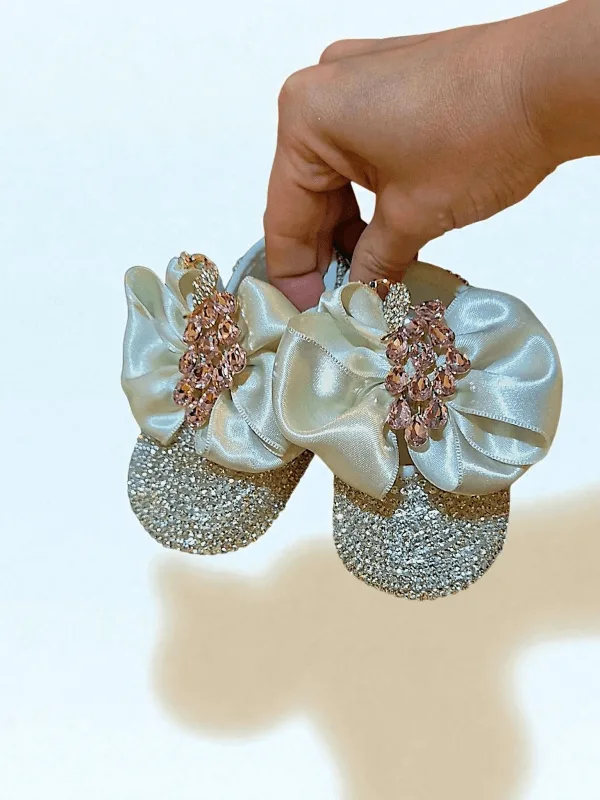 Tavus Kuşu Detaylı Taşlı Hediyelik Bebek Ayakkabı