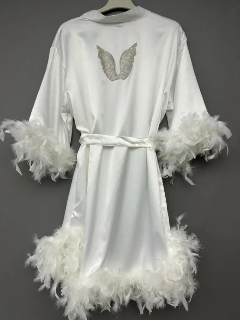 Etekleri Ve Kolları Tüylü Sabahlık-Beyaz