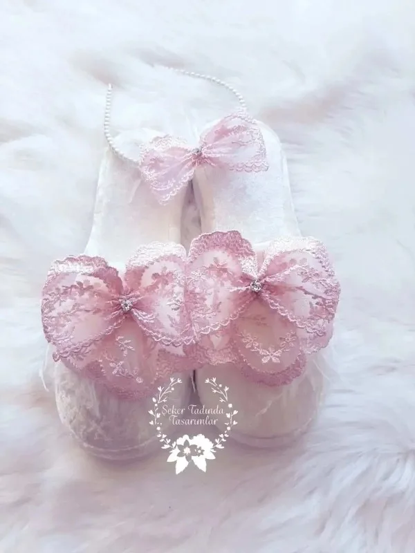 Pudra Güpür Detaylı Taç Terlik Seti