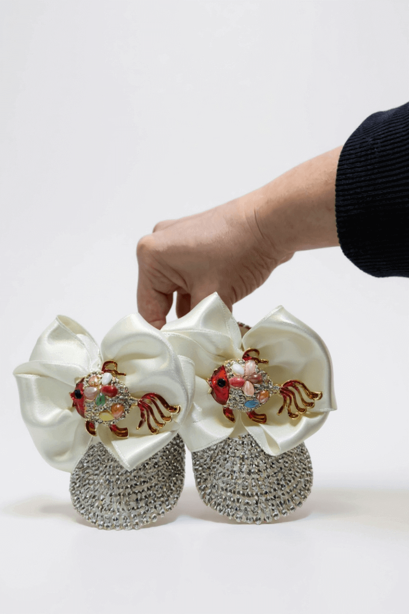 Taş İşlemeli Saten Fiyonklu Kız Bebek Ayakkabısı – Özel Gün & Hastane Çıkışı