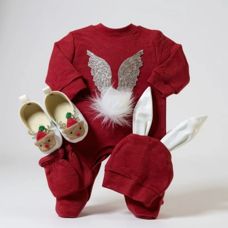 Kırmızı Kanat Detaylı 0-3 Ay Bebek Tulumu ve Tavşan Kulaklı Bere Seti