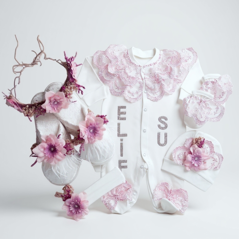 Pudra Dantelli Çiçek Desenli 6’lı Kız Bebek Hastane Çıkış Seti – %100 Pamuk Penye