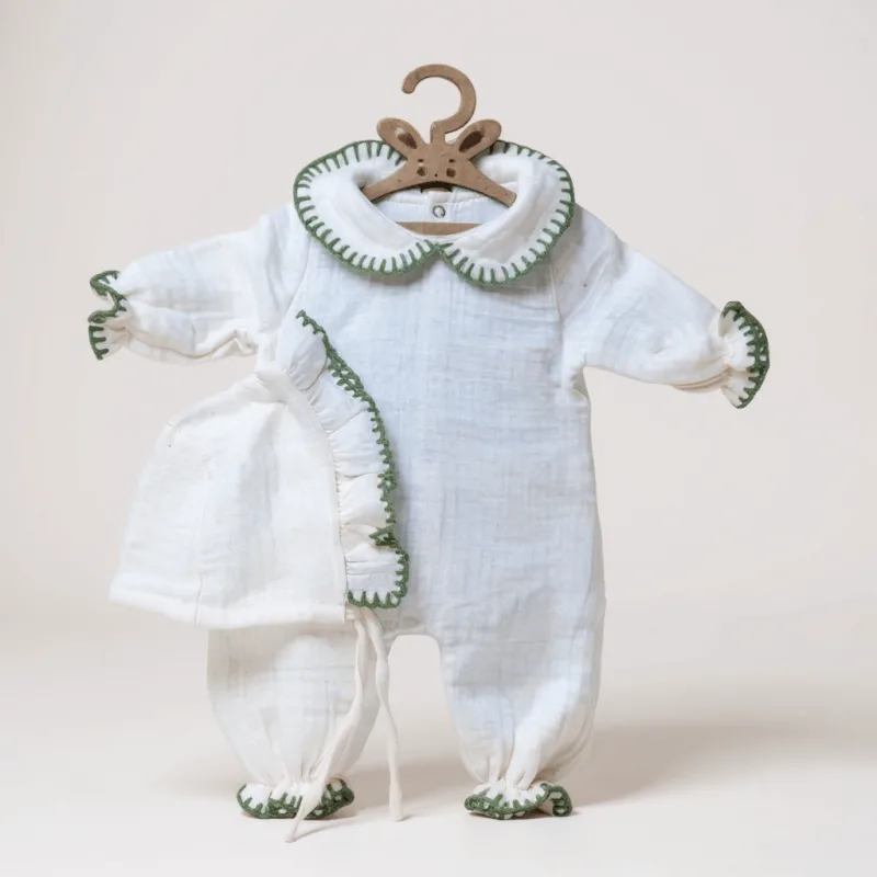 Haki Yeşil İşlemeli 4 Kat Müslin Bebek Tulum Seti l Hastane Çıkışı