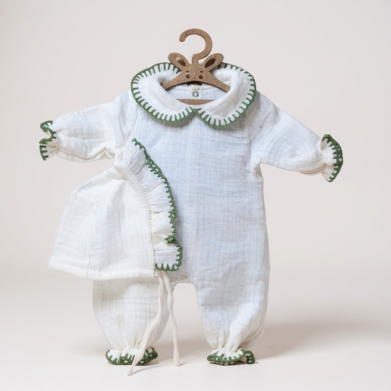 Haki Yeşil İşlemeli 4 Kat Müslin Bebek Tulum Seti l Hastane Çıkışı