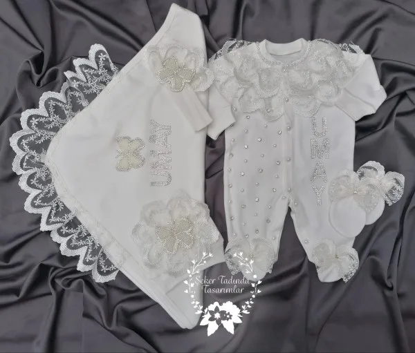 Güpür Ve İnci Detaylı Battaniyeli Hastane Çıkışı