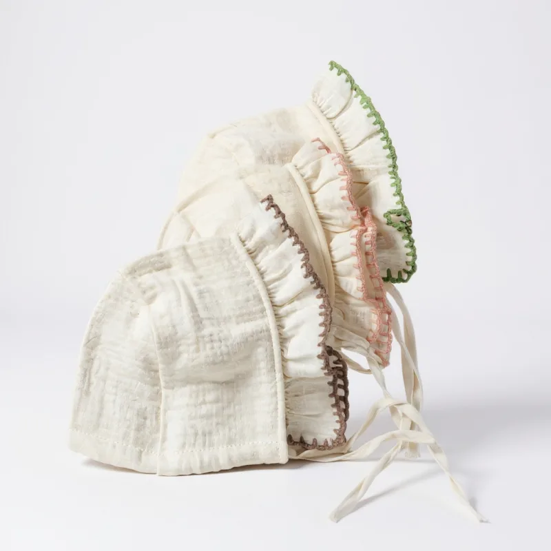 4 Kat Müslin Yenidoğan Şapkası 3 lü – El İşlemeli Renkli Kenar Detaylı