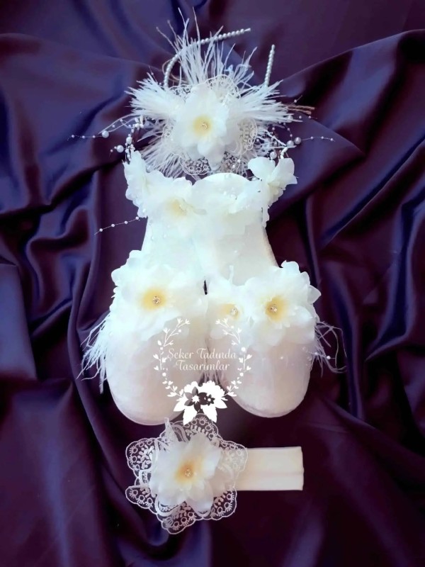 Beyaz 4’lü Taç Terlik Seti