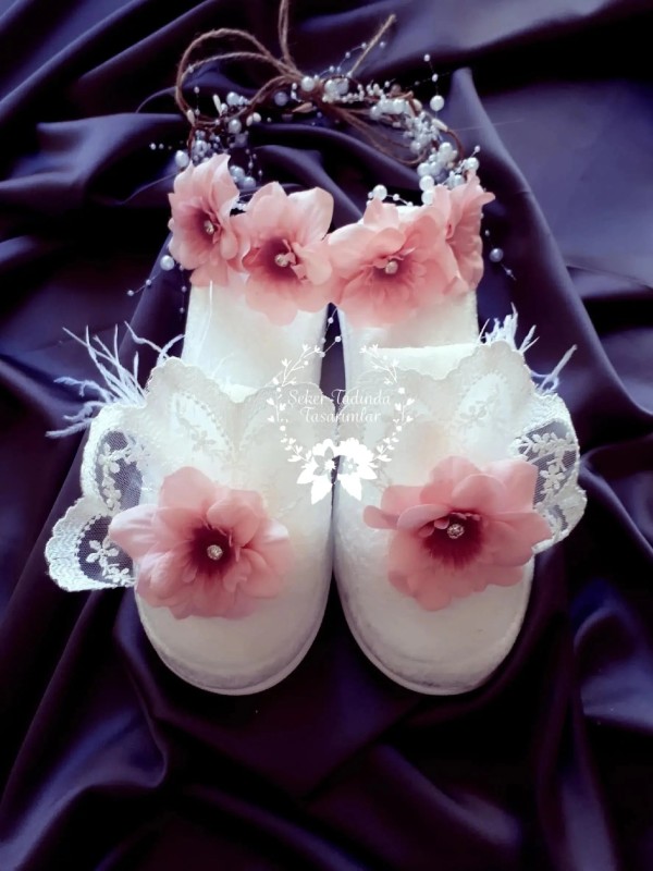 Pembe Dantelli Taç Terlik Seti