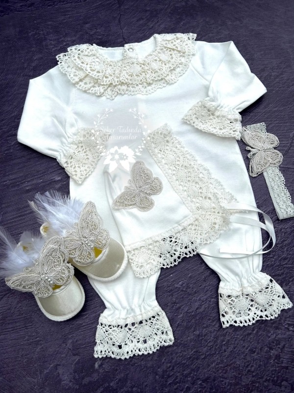 Kelebek Detaylı Hastane Çıkış Seti – Yenidoğan İçin Şık ve Konforlu İlk Adım