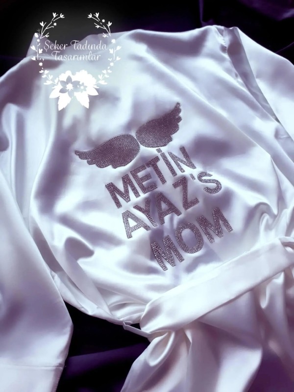 Taş Kanatlı Beyaz Lohusa Sabahlık – Saten, 90 cm, Emzirme Dostu